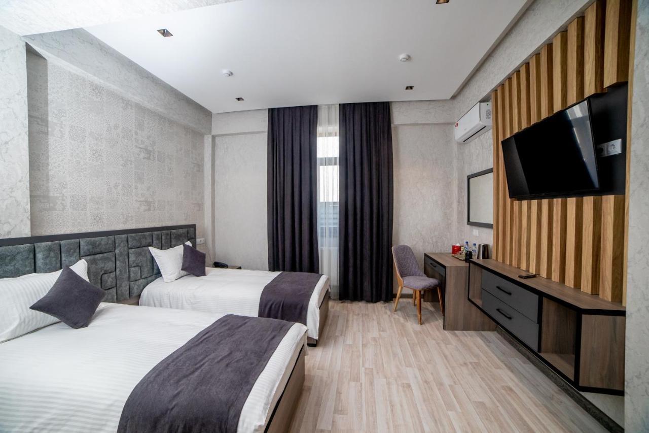 Hotel New York Tashkent Bagian luar foto